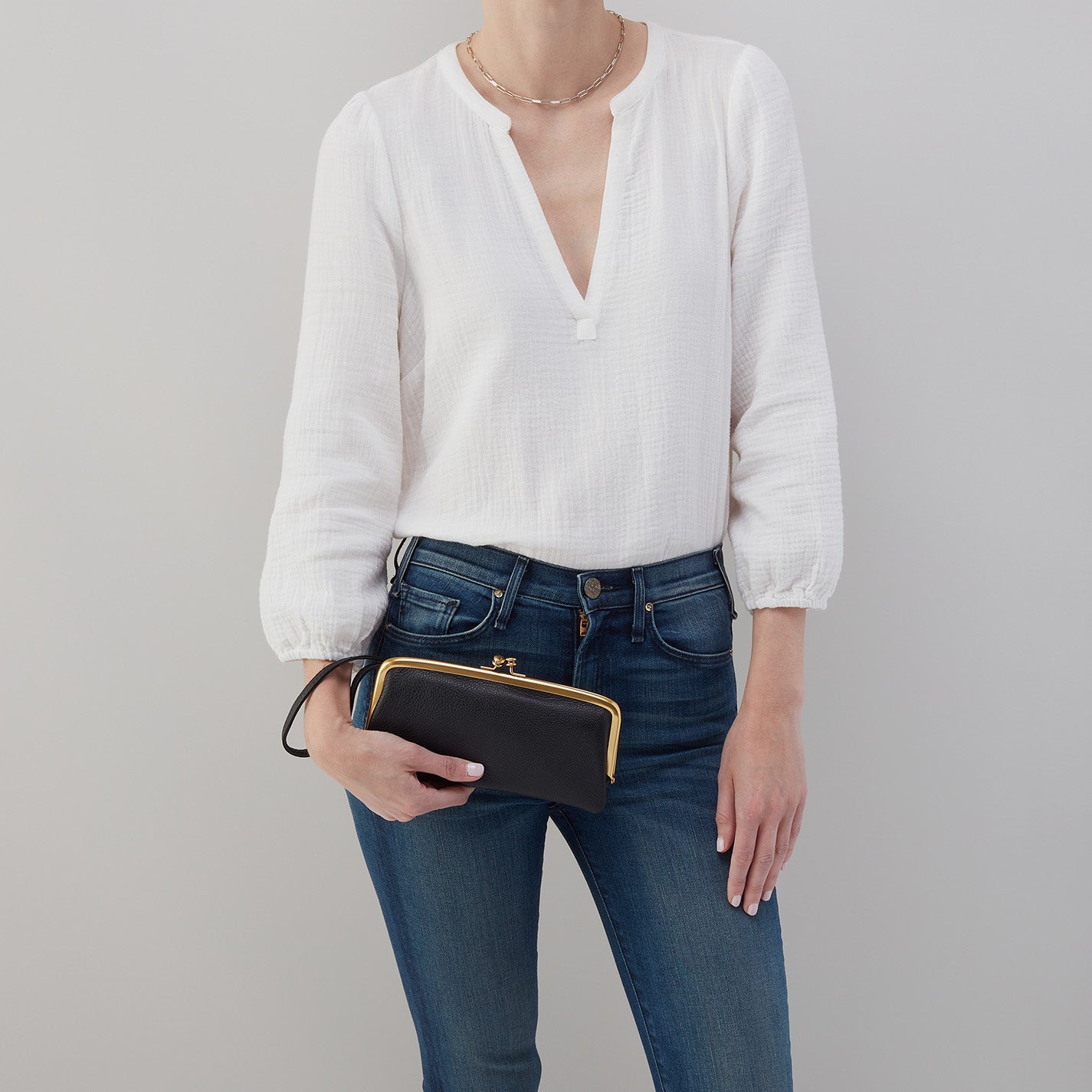 Cora Large Frame Wallet In Pebbled Leather – Black - HOBO