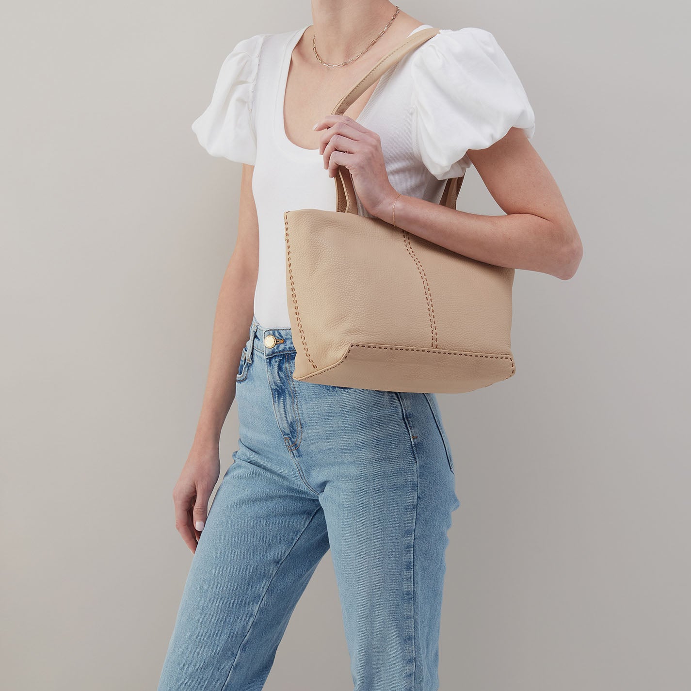Austin Tote In Pebbled Leather – Linen - HOBO