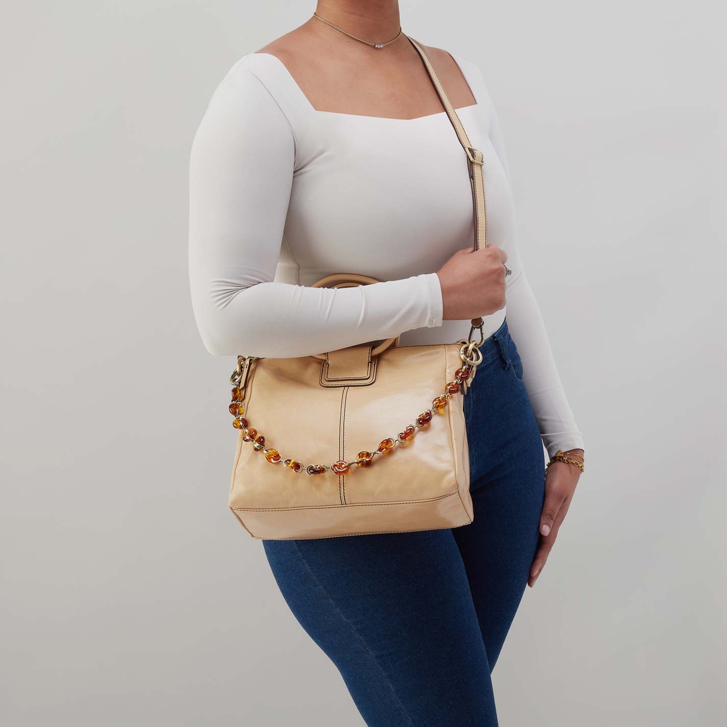 Sheila Medium Satchel in Polished Leather – Desert Sand - HOBO