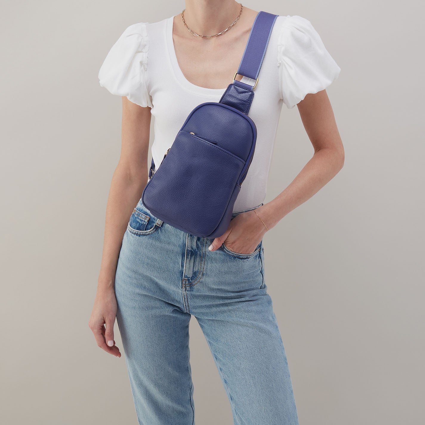 Cass Sling In Pebbled Leather – Dark Iris - HOBO