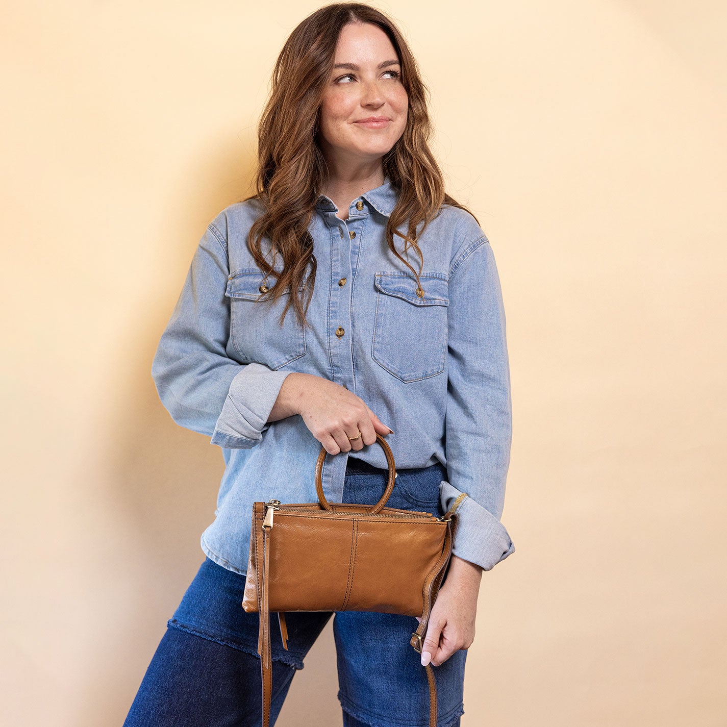 Sable Crossbody in Polished Leather – Truffle - HOBO