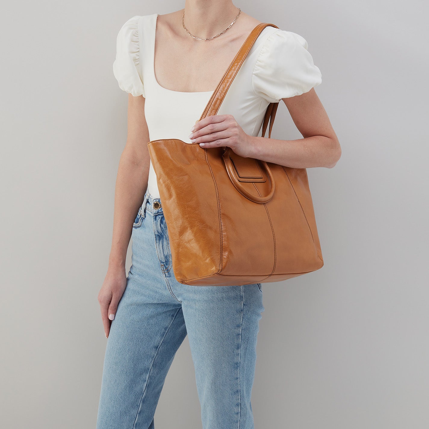 Sheila East-West Tote In Polished Leather – Natural - HOBO
